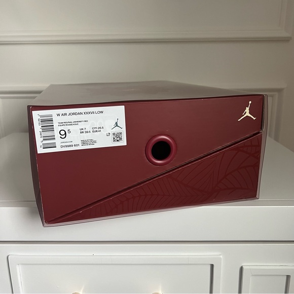 Limited Edition Jordan 37 Low Lift Up (Women’s) size 9.5 - Picture 9 of 10